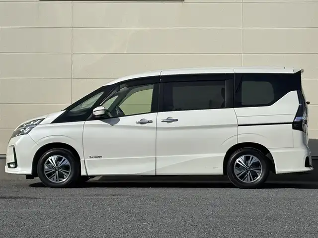 日産 セレナ e－パワー ハイウェイスター V 茨城県 2021(令3)年 5.2万km ブリリアントホワイトパール 純正ナビ/　(AM/FM/CD/DVD/Bluetooth/フルセグ)/全方位カメラ/前方ドライブレコーダー/クルーズコントロール/両側パワースライドドア/ETC/LEDヘッドライト/W(後席)エアコン/３列シート/前後コーナーセンサー/オートライト/パワーステアリング/W+サイド&カーテンエアバック/純正アルミホイール