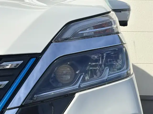 日産 セレナ e－パワー ハイウェイスター V 茨城県 2021(令3)年 5.2万km ブリリアントホワイトパール 純正ナビ/　(AM/FM/CD/DVD/Bluetooth/フルセグ)/全方位カメラ/前方ドライブレコーダー/クルーズコントロール/両側パワースライドドア/ETC/LEDヘッドライト/W(後席)エアコン/３列シート/前後コーナーセンサー/オートライト/パワーステアリング/W+サイド&カーテンエアバック/純正アルミホイール