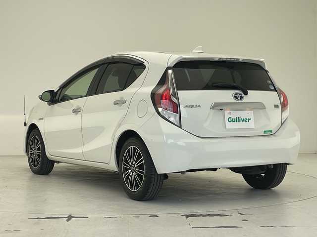 トヨタ アクア S スタイルブラック 沖縄県 2017(平29)年 7.5万km ライムホワイトパールクリスタルシャイン 禁煙車　/純正ナビ【NSCD-W66】　/(フルセグＴＶ　DVD ＢＬＵＥＴＯＯＴＨ　ＡＵＸ　ＳＤ)　　/バックモニター　/ビルトインＥＴＣ　/ドライブレコーダー/トヨタセーフティセンス　/・衝突被害軽減ブレーキ (プリクラッシュセーフティ)																																																																										/・車線はみ出しアラート (レーンディパーチャーアラート)																									/・自動ハイビーム (オートマチックハイビーム)																									/社外15インチアルミホイール　/オートライト/プッシュスタート/スマートキー/ドアバイザー