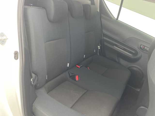 トヨタ アクア S スタイルブラック 沖縄県 2017(平29)年 7.5万km ライムホワイトパールクリスタルシャイン 禁煙車　/純正ナビ【NSCD-W66】　/(フルセグＴＶ　DVD ＢＬＵＥＴＯＯＴＨ　ＡＵＸ　ＳＤ)　　/バックモニター　/ビルトインＥＴＣ　/ドライブレコーダー/トヨタセーフティセンス　/・衝突被害軽減ブレーキ (プリクラッシュセーフティ)																																																																										/・車線はみ出しアラート (レーンディパーチャーアラート)																									/・自動ハイビーム (オートマチックハイビーム)																									/社外15インチアルミホイール　/オートライト/プッシュスタート/スマートキー/ドアバイザー