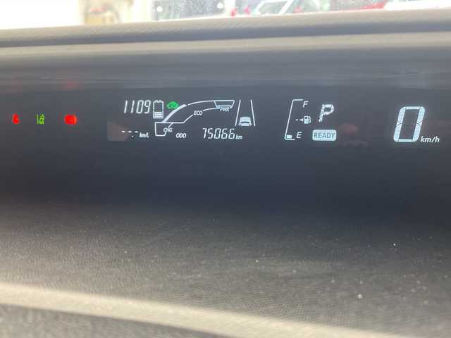 トヨタ アクア S スタイルブラック 沖縄県 2017(平29)年 7.5万km ライムホワイトパールクリスタルシャイン 禁煙車　/純正ナビ【NSCD-W66】　/(フルセグＴＶ　DVD ＢＬＵＥＴＯＯＴＨ　ＡＵＸ　ＳＤ)　　/バックモニター　/ビルトインＥＴＣ　/ドライブレコーダー/トヨタセーフティセンス　/・衝突被害軽減ブレーキ (プリクラッシュセーフティ)																																																																										/・車線はみ出しアラート (レーンディパーチャーアラート)																									/・自動ハイビーム (オートマチックハイビーム)																									/社外15インチアルミホイール　/オートライト/プッシュスタート/スマートキー/ドアバイザー