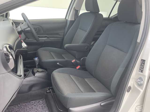 トヨタ アクア S スタイルブラック 沖縄県 2017(平29)年 7.5万km ライムホワイトパールクリスタルシャイン 禁煙車　/純正ナビ【NSCD-W66】　/(フルセグＴＶ　DVD ＢＬＵＥＴＯＯＴＨ　ＡＵＸ　ＳＤ)　　/バックモニター　/ビルトインＥＴＣ　/ドライブレコーダー/トヨタセーフティセンス　/・衝突被害軽減ブレーキ (プリクラッシュセーフティ)																																																																										/・車線はみ出しアラート (レーンディパーチャーアラート)																									/・自動ハイビーム (オートマチックハイビーム)																									/社外15インチアルミホイール　/オートライト/プッシュスタート/スマートキー/ドアバイザー