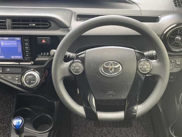 トヨタ アクア S スタイルブラック 沖縄県 2017(平29)年 7.5万km ライムホワイトパールクリスタルシャイン 禁煙車　/純正ナビ【NSCD-W66】　/(フルセグＴＶ　DVD ＢＬＵＥＴＯＯＴＨ　ＡＵＸ　ＳＤ)　　/バックモニター　/ビルトインＥＴＣ　/ドライブレコーダー/トヨタセーフティセンス　/・衝突被害軽減ブレーキ (プリクラッシュセーフティ)																																																																										/・車線はみ出しアラート (レーンディパーチャーアラート)																									/・自動ハイビーム (オートマチックハイビーム)																									/社外15インチアルミホイール　/オートライト/プッシュスタート/スマートキー/ドアバイザー