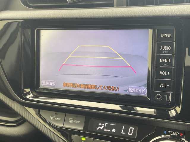 トヨタ アクア S スタイルブラック 沖縄県 2017(平29)年 7.5万km ライムホワイトパールクリスタルシャイン 禁煙車　/純正ナビ【NSCD-W66】　/(フルセグＴＶ　DVD ＢＬＵＥＴＯＯＴＨ　ＡＵＸ　ＳＤ)　　/バックモニター　/ビルトインＥＴＣ　/ドライブレコーダー/トヨタセーフティセンス　/・衝突被害軽減ブレーキ (プリクラッシュセーフティ)																																																																										/・車線はみ出しアラート (レーンディパーチャーアラート)																									/・自動ハイビーム (オートマチックハイビーム)																									/社外15インチアルミホイール　/オートライト/プッシュスタート/スマートキー/ドアバイザー