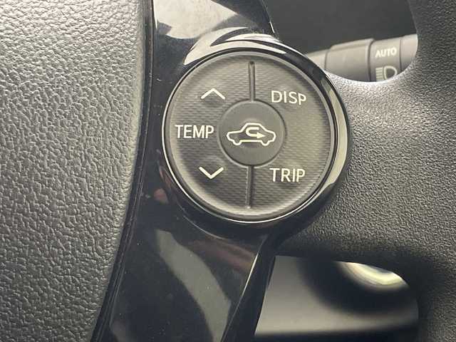 トヨタ アクア S スタイルブラック 沖縄県 2017(平29)年 7.5万km ライムホワイトパールクリスタルシャイン 禁煙車　/純正ナビ【NSCD-W66】　/(フルセグＴＶ　DVD ＢＬＵＥＴＯＯＴＨ　ＡＵＸ　ＳＤ)　　/バックモニター　/ビルトインＥＴＣ　/ドライブレコーダー/トヨタセーフティセンス　/・衝突被害軽減ブレーキ (プリクラッシュセーフティ)																																																																										/・車線はみ出しアラート (レーンディパーチャーアラート)																									/・自動ハイビーム (オートマチックハイビーム)																									/社外15インチアルミホイール　/オートライト/プッシュスタート/スマートキー/ドアバイザー