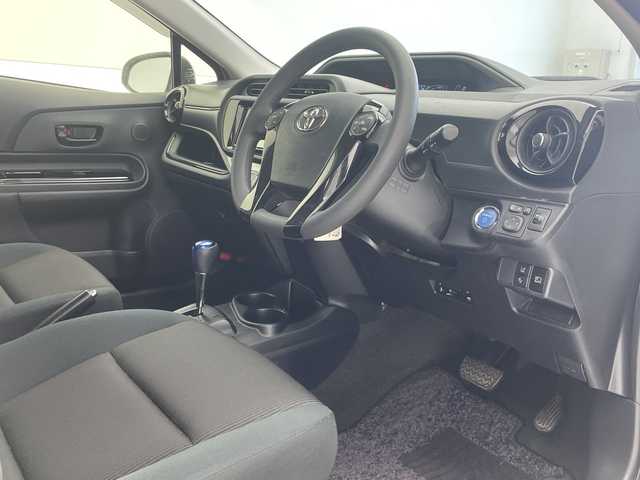 トヨタ アクア S スタイルブラック 沖縄県 2017(平29)年 7.5万km ライムホワイトパールクリスタルシャイン 禁煙車　/純正ナビ【NSCD-W66】　/(フルセグＴＶ　DVD ＢＬＵＥＴＯＯＴＨ　ＡＵＸ　ＳＤ)　　/バックモニター　/ビルトインＥＴＣ　/ドライブレコーダー/トヨタセーフティセンス　/・衝突被害軽減ブレーキ (プリクラッシュセーフティ)																																																																										/・車線はみ出しアラート (レーンディパーチャーアラート)																									/・自動ハイビーム (オートマチックハイビーム)																									/社外15インチアルミホイール　/オートライト/プッシュスタート/スマートキー/ドアバイザー