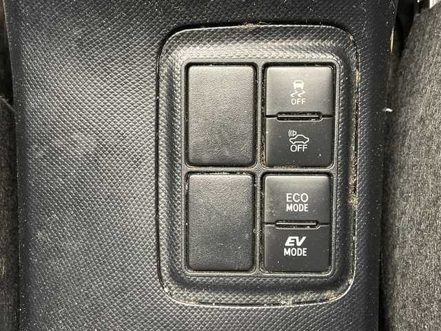 トヨタ アクア S スタイルブラック 沖縄県 2017(平29)年 7.5万km ライムホワイトパールクリスタルシャイン 禁煙車　/純正ナビ【NSCD-W66】　/(フルセグＴＶ　DVD ＢＬＵＥＴＯＯＴＨ　ＡＵＸ　ＳＤ)　　/バックモニター　/ビルトインＥＴＣ　/ドライブレコーダー/トヨタセーフティセンス　/・衝突被害軽減ブレーキ (プリクラッシュセーフティ)																																																																										/・車線はみ出しアラート (レーンディパーチャーアラート)																									/・自動ハイビーム (オートマチックハイビーム)																									/社外15インチアルミホイール　/オートライト/プッシュスタート/スマートキー/ドアバイザー