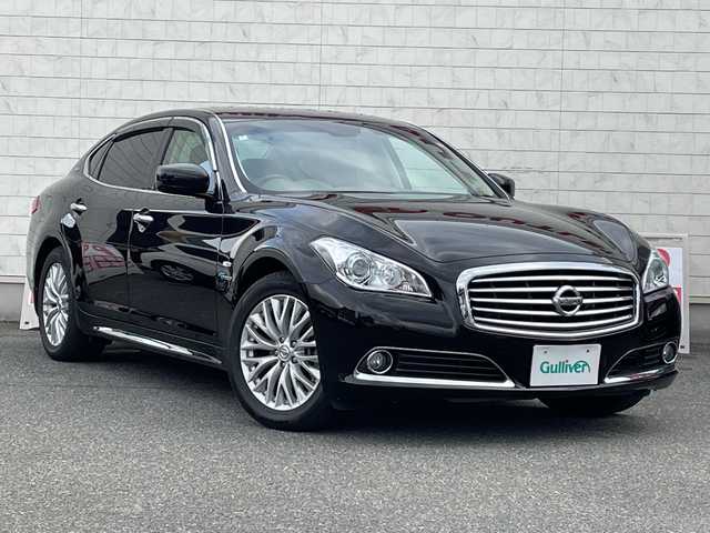 日産 シーマ ハイブリッド VIP G 山口県 2014(平26)年 4.5万km ガーネットブラック サンルーフ/BOSEサウンド/後席プライベートシアターシステム/電動サンシェード/純正ナビ/(TV/CD/DVD/BT/FM/AM)/バックカメラ/レーダークルーズコントロール/レーンキープアシスト/横滑り防止機能/プッシュスタート/スマートキー/オートライト/キセノンヘッドライト/フォグランプ/本革シート/全席パワーシート/全席シートヒーター/全席エアシート/助手席オットマン/革巻ステアリング/ステアリングリモコン/電動格納ミラー/純正18インチアルミホイール/純正フロアマット/ETC