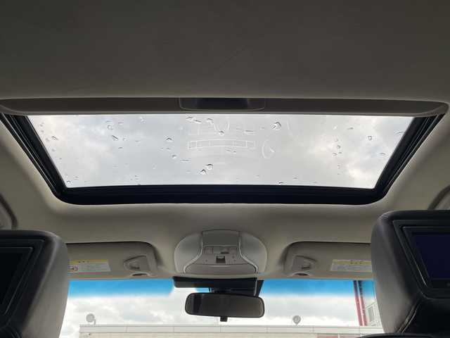 日産 シーマ ハイブリッド VIP G 山口県 2014(平26)年 4.5万km ガーネットブラック サンルーフ/BOSEサウンド/後席プライベートシアターシステム/電動サンシェード/純正ナビ/(TV/CD/DVD/BT/FM/AM)/バックカメラ/レーダークルーズコントロール/レーンキープアシスト/横滑り防止機能/プッシュスタート/スマートキー/オートライト/キセノンヘッドライト/フォグランプ/本革シート/全席パワーシート/全席シートヒーター/全席エアシート/助手席オットマン/革巻ステアリング/ステアリングリモコン/電動格納ミラー/純正18インチアルミホイール/純正フロアマット/ETC