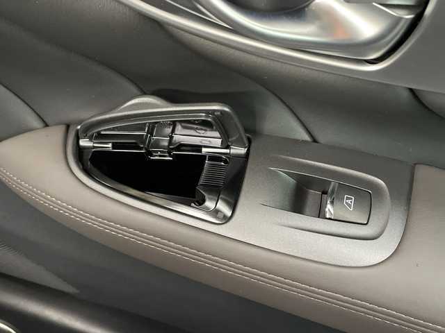 日産 シーマ ハイブリッド VIP G 山口県 2014(平26)年 4.5万km ガーネットブラック サンルーフ/BOSEサウンド/後席プライベートシアターシステム/電動サンシェード/純正ナビ/(TV/CD/DVD/BT/FM/AM)/バックカメラ/レーダークルーズコントロール/レーンキープアシスト/横滑り防止機能/プッシュスタート/スマートキー/オートライト/キセノンヘッドライト/フォグランプ/本革シート/全席パワーシート/全席シートヒーター/全席エアシート/助手席オットマン/革巻ステアリング/ステアリングリモコン/電動格納ミラー/純正18インチアルミホイール/純正フロアマット/ETC