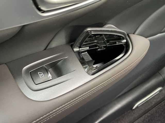 日産 シーマ ハイブリッド VIP G 山口県 2014(平26)年 4.5万km ガーネットブラック サンルーフ/BOSEサウンド/後席プライベートシアターシステム/電動サンシェード/純正ナビ/(TV/CD/DVD/BT/FM/AM)/バックカメラ/レーダークルーズコントロール/レーンキープアシスト/横滑り防止機能/プッシュスタート/スマートキー/オートライト/キセノンヘッドライト/フォグランプ/本革シート/全席パワーシート/全席シートヒーター/全席エアシート/助手席オットマン/革巻ステアリング/ステアリングリモコン/電動格納ミラー/純正18インチアルミホイール/純正フロアマット/ETC