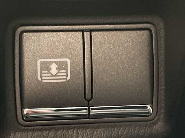 日産 シーマ ハイブリッド VIP G 山口県 2014(平26)年 4.5万km ガーネットブラック サンルーフ/BOSEサウンド/後席プライベートシアターシステム/電動サンシェード/純正ナビ/(TV/CD/DVD/BT/FM/AM)/バックカメラ/レーダークルーズコントロール/レーンキープアシスト/横滑り防止機能/プッシュスタート/スマートキー/オートライト/キセノンヘッドライト/フォグランプ/本革シート/全席パワーシート/全席シートヒーター/全席エアシート/助手席オットマン/革巻ステアリング/ステアリングリモコン/電動格納ミラー/純正18インチアルミホイール/純正フロアマット/ETC