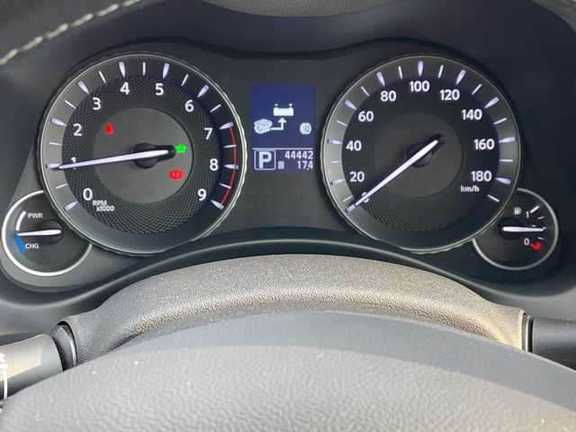 日産 シーマ ハイブリッド VIP G 山口県 2014(平26)年 4.5万km ガーネットブラック サンルーフ/BOSEサウンド/後席プライベートシアターシステム/電動サンシェード/純正ナビ/(TV/CD/DVD/BT/FM/AM)/バックカメラ/レーダークルーズコントロール/レーンキープアシスト/横滑り防止機能/プッシュスタート/スマートキー/オートライト/キセノンヘッドライト/フォグランプ/本革シート/全席パワーシート/全席シートヒーター/全席エアシート/助手席オットマン/革巻ステアリング/ステアリングリモコン/電動格納ミラー/純正18インチアルミホイール/純正フロアマット/ETC