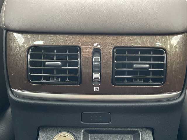 日産 シーマ ハイブリッド VIP G 山口県 2014(平26)年 4.5万km ガーネットブラック サンルーフ/BOSEサウンド/後席プライベートシアターシステム/電動サンシェード/純正ナビ/(TV/CD/DVD/BT/FM/AM)/バックカメラ/レーダークルーズコントロール/レーンキープアシスト/横滑り防止機能/プッシュスタート/スマートキー/オートライト/キセノンヘッドライト/フォグランプ/本革シート/全席パワーシート/全席シートヒーター/全席エアシート/助手席オットマン/革巻ステアリング/ステアリングリモコン/電動格納ミラー/純正18インチアルミホイール/純正フロアマット/ETC