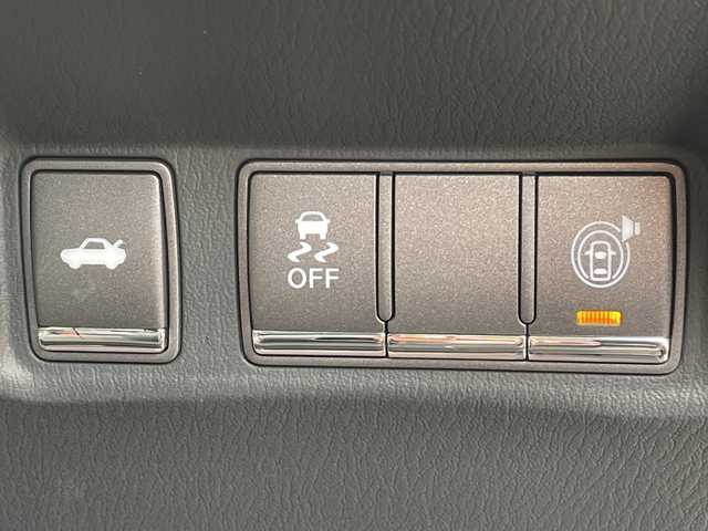 日産 シーマ ハイブリッド VIP G 山口県 2014(平26)年 4.5万km ガーネットブラック サンルーフ/BOSEサウンド/後席プライベートシアターシステム/電動サンシェード/純正ナビ/(TV/CD/DVD/BT/FM/AM)/バックカメラ/レーダークルーズコントロール/レーンキープアシスト/横滑り防止機能/プッシュスタート/スマートキー/オートライト/キセノンヘッドライト/フォグランプ/本革シート/全席パワーシート/全席シートヒーター/全席エアシート/助手席オットマン/革巻ステアリング/ステアリングリモコン/電動格納ミラー/純正18インチアルミホイール/純正フロアマット/ETC