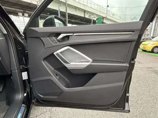 アウディ アウディ Ｑ３ 35TFSI アドバンスド 神奈川県 2022(令4)年 1.3万km ミトスブラックメタリック 純正メモリナビ/BT/B/S/Fカメラ/アダプティブドライブアシスト/アダプティブクルーズコントロール/ドライバーアシストシステム/速度警報/接近警報/レーン逸脱警報/コーナーセンサー/エレクトロニックスタビリティコントロール/アウディプレセンス/前後ドラレコ/ETC2.0/D.N席パワーシート/D.N席シートヒーター/センサー制御式テールゲート/サイド/Wエアバッグ/MTモード付AT/革ハンドル/オートライト/オートマチックハイビーム/アイドリングストップ/ABS/パドルシフト/オールウェザーライト/リヤフォグランプ/ドアミラーヒーター/オールオートパワーウィンドウ/集中ドア/スマートキー