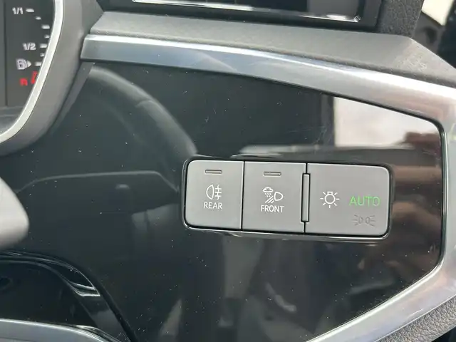 アウディ アウディ Ｑ３ 35TFSI アドバンスド 神奈川県 2022(令4)年 1.3万km ミトスブラックメタリック 純正メモリナビ/BT/B/S/Fカメラ/アダプティブドライブアシスト/アダプティブクルーズコントロール/ドライバーアシストシステム/速度警報/接近警報/レーン逸脱警報/コーナーセンサー/エレクトロニックスタビリティコントロール/アウディプレセンス/前後ドラレコ/ETC2.0/D.N席パワーシート/D.N席シートヒーター/センサー制御式テールゲート/サイド/Wエアバッグ/MTモード付AT/革ハンドル/オートライト/オートマチックハイビーム/アイドリングストップ/ABS/パドルシフト/オールウェザーライト/リヤフォグランプ/ドアミラーヒーター/オールオートパワーウィンドウ/集中ドア/スマートキー