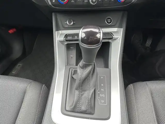 アウディ アウディ Ｑ３ 35TFSI アドバンスド 神奈川県 2022(令4)年 1.3万km ミトスブラックメタリック 純正メモリナビ/BT/B/S/Fカメラ/アダプティブドライブアシスト/アダプティブクルーズコントロール/ドライバーアシストシステム/速度警報/接近警報/レーン逸脱警報/コーナーセンサー/エレクトロニックスタビリティコントロール/アウディプレセンス/前後ドラレコ/ETC2.0/D.N席パワーシート/D.N席シートヒーター/センサー制御式テールゲート/サイド/Wエアバッグ/MTモード付AT/革ハンドル/オートライト/オートマチックハイビーム/アイドリングストップ/ABS/パドルシフト/オールウェザーライト/リヤフォグランプ/ドアミラーヒーター/オールオートパワーウィンドウ/集中ドア/スマートキー