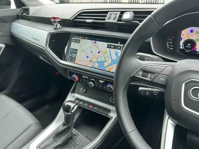 アウディ アウディ Ｑ３ 35TFSI アドバンスド 神奈川県 2022(令4)年 1.3万km ミトスブラックメタリック 純正メモリナビ/BT/B/S/Fカメラ/アダプティブドライブアシスト/アダプティブクルーズコントロール/ドライバーアシストシステム/速度警報/接近警報/レーン逸脱警報/コーナーセンサー/エレクトロニックスタビリティコントロール/アウディプレセンス/前後ドラレコ/ETC2.0/D.N席パワーシート/D.N席シートヒーター/センサー制御式テールゲート/サイド/Wエアバッグ/MTモード付AT/革ハンドル/オートライト/オートマチックハイビーム/アイドリングストップ/ABS/パドルシフト/オールウェザーライト/リヤフォグランプ/ドアミラーヒーター/オールオートパワーウィンドウ/集中ドア/スマートキー