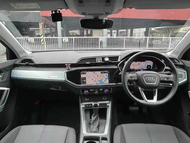 アウディ アウディ Ｑ３ 35TFSI アドバンスド 神奈川県 2022(令4)年 1.3万km ミトスブラックメタリック 純正メモリナビ/BT/B/S/Fカメラ/アダプティブドライブアシスト/アダプティブクルーズコントロール/ドライバーアシストシステム/速度警報/接近警報/レーン逸脱警報/コーナーセンサー/エレクトロニックスタビリティコントロール/アウディプレセンス/前後ドラレコ/ETC2.0/D.N席パワーシート/D.N席シートヒーター/センサー制御式テールゲート/サイド/Wエアバッグ/MTモード付AT/革ハンドル/オートライト/オートマチックハイビーム/アイドリングストップ/ABS/パドルシフト/オールウェザーライト/リヤフォグランプ/ドアミラーヒーター/オールオートパワーウィンドウ/集中ドア/スマートキー