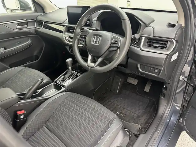 ホンダ ＷＲ－Ｖ Z+ 兵庫県 2024(令6)年 0.6万km メテオロイドグレーメタリック 純正9インチメモリナビ/（フルセグTV/Bluetooth/スマホ連携）/純正ディスプレイオーディオ/バックカメラ/コーナーセンサー（前後）/プリクラッシュセーフティー/アダクティブクルーズコントロール/横滑り防止装置/LKA/盗難防止装置/カーテンエアバッグ/ハーフレザーシート/LEDフォグランプ/LEDヘッドライト/オートライト/ヘッドライトレベライザー/ビルトインETC/純正17インチアルミホイール/純正フロアマット/スマートキー/ルーフレール