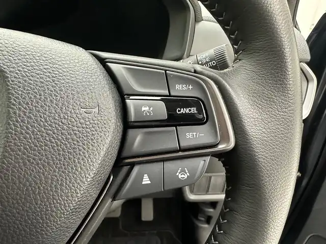 ホンダ ＷＲ－Ｖ Z+ 兵庫県 2024(令6)年 0.6万km メテオロイドグレーメタリック 純正9インチメモリナビ/（フルセグTV/Bluetooth/スマホ連携）/純正ディスプレイオーディオ/バックカメラ/コーナーセンサー（前後）/プリクラッシュセーフティー/アダクティブクルーズコントロール/横滑り防止装置/LKA/盗難防止装置/カーテンエアバッグ/ハーフレザーシート/LEDフォグランプ/LEDヘッドライト/オートライト/ヘッドライトレベライザー/ビルトインETC/純正17インチアルミホイール/純正フロアマット/スマートキー/ルーフレール