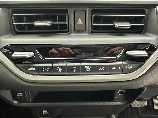 ホンダ ＷＲ－Ｖ Z+ 兵庫県 2024(令6)年 0.6万km メテオロイドグレーメタリック 純正9インチメモリナビ/（フルセグTV/Bluetooth/スマホ連携）/純正ディスプレイオーディオ/バックカメラ/コーナーセンサー（前後）/プリクラッシュセーフティー/アダクティブクルーズコントロール/横滑り防止装置/LKA/盗難防止装置/カーテンエアバッグ/ハーフレザーシート/LEDフォグランプ/LEDヘッドライト/オートライト/ヘッドライトレベライザー/ビルトインETC/純正17インチアルミホイール/純正フロアマット/スマートキー/ルーフレール