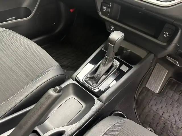 ホンダ ＷＲ－Ｖ Z+ 兵庫県 2024(令6)年 0.6万km メテオロイドグレーメタリック 純正9インチメモリナビ/（フルセグTV/Bluetooth/スマホ連携）/純正ディスプレイオーディオ/バックカメラ/コーナーセンサー（前後）/プリクラッシュセーフティー/アダクティブクルーズコントロール/横滑り防止装置/LKA/盗難防止装置/カーテンエアバッグ/ハーフレザーシート/LEDフォグランプ/LEDヘッドライト/オートライト/ヘッドライトレベライザー/ビルトインETC/純正17インチアルミホイール/純正フロアマット/スマートキー/ルーフレール