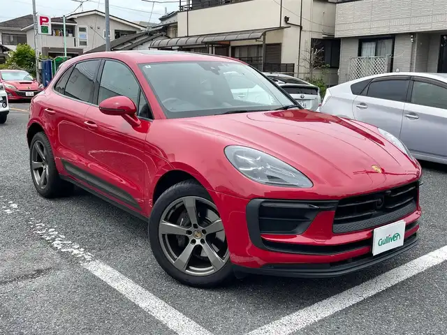 ポルシェ ポルシェ マカン 東京都 2022(令4)年 2.6万km 赤 ワンオーナー/サンルーフ/純正ナビ/バックカメラ/360度カメラ/クルーズコントロール/パワーバックドア/パドルシフト/シートヒーター/パワーシート/ETC/スペアキー/保証書/取扱説明書
