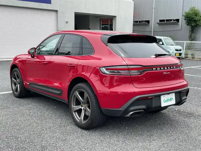 ポルシェ ポルシェ マカン 東京都 2022(令4)年 2.6万km 赤 ワンオーナー/サンルーフ/純正ナビ/バックカメラ/360度カメラ/クルーズコントロール/パワーバックドア/パドルシフト/シートヒーター/パワーシート/ETC/スペアキー/保証書/取扱説明書