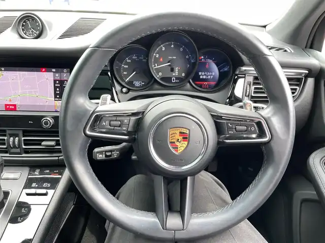 ポルシェ ポルシェ マカン 東京都 2022(令4)年 2.6万km 赤 ワンオーナー/サンルーフ/純正ナビ/バックカメラ/360度カメラ/クルーズコントロール/パワーバックドア/パドルシフト/シートヒーター/パワーシート/ETC/スペアキー/保証書/取扱説明書