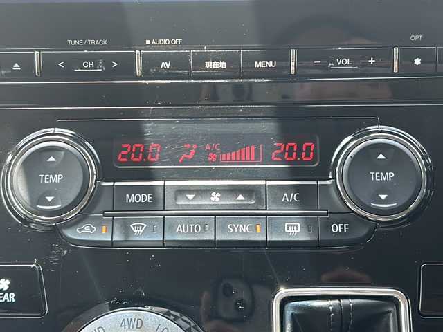 三菱 デリカＤ：５ P 大阪府 2023(令5)年 1万km ホワイトダイヤモンド 全方位カメラ/純正10型ナビ/両側パワースライドドア/リアパワーゲート/シートヒーター（運転席/助手席）/パワーシート（運転席）/ドライブレコーダー/クルーズコントロール/ブラインドスポットモニター/衝突軽減システム/レーンキープアシスト/横滑り防止装置/CD/DVD/Bluetooth/USB/AUX/ETC/オートマチックハイビーム/LEDライト/18インチ純正アルミホイール/保証書、取扱説明書
