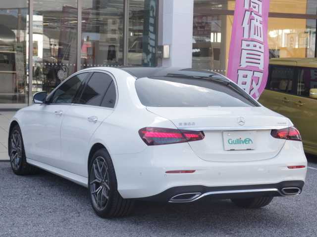メルセデス・ベンツ Ｍ・ベンツ Ｅ２００ 4マチック スポーツ 千葉県 2022(令4)年 0.6万km ポーラホワイト パノラミックスライディングルーフ/Burmesterサラウンドサウンドシステム/ヘッドアップディスプレイ/ドライブレコーダー(前後録画)/純正HDDナビ/AM/FM/Bluetooth/USB/フルセグTV/360°カメラ/道路標識アシスト/アクティブレーンキーピングアシスト/アクティブステアリングアシスト/ブラインドスポットモニター/クルーズコントロール(追従式)/黒革シート/前席パワーシート/全席シートヒーター/ETC2.0/パワートランク/LEDヘッドランプ/純正フロアマット/保証書/取説