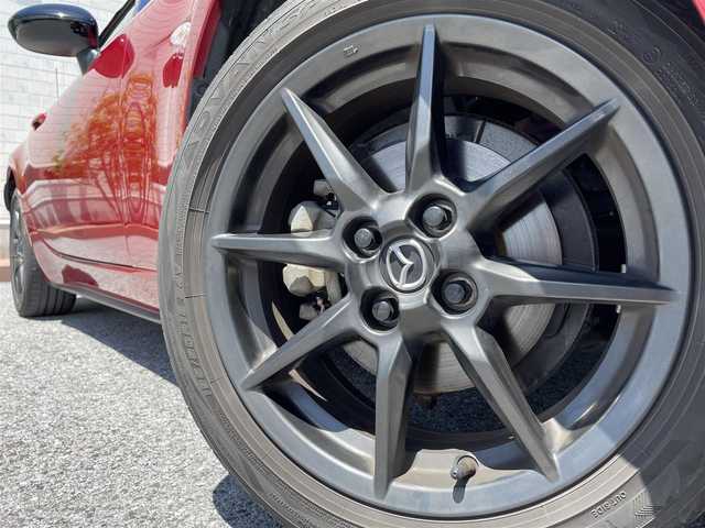 マツダ ロードスター S スペシャルパッケージ 滋賀県 2015(平27)年 7.3万km ソウルレッドプレミアムメタリック ガソリン/MT６/純正ナビ/（FM/AM/CD/DVD/フルセグ/Bluetooth/AUX）/ETC/オートライト/LEDライト/フロントフォグ/ステアリングスイッチ/プッシュスタート/スマートキー/スペアキー/オートエアコン/ドリンクホルダー/純正マット/USB端子