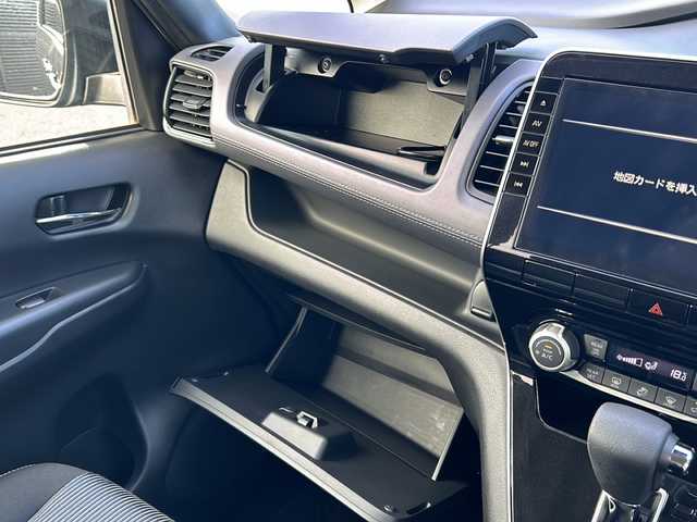 日産 セレナ ハイウェイスター V 千葉県 2020(令2)年 1.8万km ダークメタルグレー 純正ナビ/ETC/前方ドライブレコーダー/インテリジェントアラウンドビューモニター/バック/サイドカメラ/両側パワースライドドア/クルーズコントロール/横滑り防止装置/衝突被害軽減システム/車線逸脱警報/車線逸脱防止支援/後側方車両検知警報/後側方衝突防止支援/オートハイビーム/電動格納ウインカーミラー/ブラインドスポットモニター/プッシュスタート/スマートキー/LEDヘッドライト/W/サイド/カーテンエアバッグ/純正フロアマット/取扱説明書