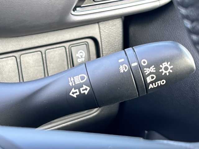 日産 セレナ ハイウェイスター V 千葉県 2020(令2)年 1.8万km ダークメタルグレー 純正ナビ/ETC/前方ドライブレコーダー/インテリジェントアラウンドビューモニター/バック/サイドカメラ/両側パワースライドドア/クルーズコントロール/横滑り防止装置/衝突被害軽減システム/車線逸脱警報/車線逸脱防止支援/後側方車両検知警報/後側方衝突防止支援/オートハイビーム/電動格納ウインカーミラー/ブラインドスポットモニター/プッシュスタート/スマートキー/LEDヘッドライト/W/サイド/カーテンエアバッグ/純正フロアマット/純正16インチアルミホイール/取扱説明書