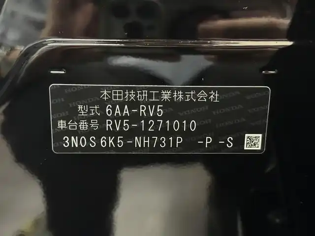 ホンダ ヴェゼル ハイブリッド e:HEV Z 三重県 2025(令7)年 0.1千km クリスタルブラックパール ハイブリッド/FF/MTモード付フロアCVT/純正 9インチナビ/（FM/AM/USB/Bluetooth/CarPlay/AndroidAuto/TV）/バックカメラ/ビルトイン ETC2.0/Honda SENSING/・衝突軽減ブレーキ（CMBS）/・先行車発進お知らせ機能/・路外逸脱抑制機能/・標識認識機能/・渋滞追従機能付アダプティブクルーズコントロール（ACC）/・車線維持支援システム（LKAS）/・トラフィックジャムアシスト（渋滞運転支援機能）/・ブラインドスポットインフォメーション/・誤発進抑制機能/・後方誤発進抑制機能/・近距離衝突軽減ブレーキ/・パーキングセンサーシステム/・【OP】後退出庫サポート/・アダプティブドライビングビーム/装備/・ハンズフリーアクセスパワーテールゲート（電動バックドア）/・ハーフレザーシート/・シートヒーター（D/N）/・ステアリングヒーター/・オートライトシステム/・LEDヘッドライト/・LEDフロントフォグランプ/・ヒルディセントコントロール/・左右独立オートエアコン/・自動防眩ルームミラー/・【OP】ワイヤレス充電器/・プッシュスタート/・純正18inAW/・保/取/・スマートキーx2/など