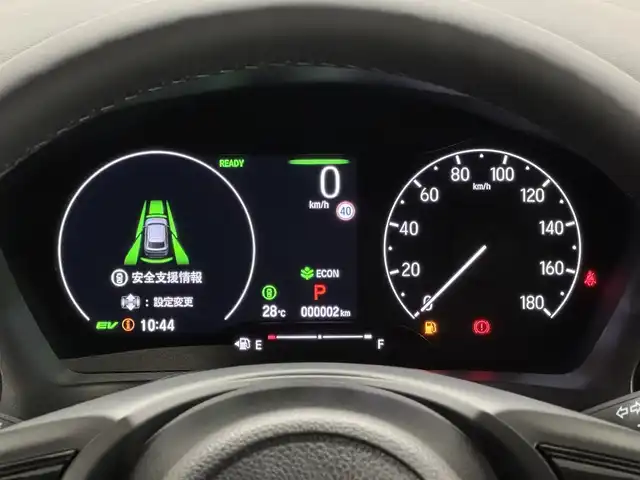 ホンダ ヴェゼル ハイブリッド e:HEV Z 三重県 2025(令7)年 0.1千km クリスタルブラックパール ハイブリッド/FF/MTモード付フロアCVT/純正 9インチナビ/（FM/AM/USB/Bluetooth/CarPlay/AndroidAuto/TV）/バックカメラ/ビルトイン ETC2.0/Honda SENSING/・衝突軽減ブレーキ（CMBS）/・先行車発進お知らせ機能/・路外逸脱抑制機能/・標識認識機能/・渋滞追従機能付アダプティブクルーズコントロール（ACC）/・車線維持支援システム（LKAS）/・トラフィックジャムアシスト（渋滞運転支援機能）/・ブラインドスポットインフォメーション/・誤発進抑制機能/・後方誤発進抑制機能/・近距離衝突軽減ブレーキ/・パーキングセンサーシステム/・【OP】後退出庫サポート/・アダプティブドライビングビーム/装備/・ハンズフリーアクセスパワーテールゲート（電動バックドア）/・ハーフレザーシート/・シートヒーター（D/N）/・ステアリングヒーター/・オートライトシステム/・LEDヘッドライト/・LEDフロントフォグランプ/・ヒルディセントコントロール/・左右独立オートエアコン/・自動防眩ルームミラー/・【OP】ワイヤレス充電器/・プッシュスタート/・純正18inAW/・保/取/・スマートキーx2/など