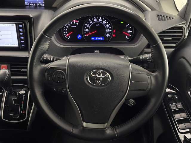 トヨタ ヴォクシー ZS 煌Ⅱ 宮崎県 2020(令2)年 2.8万km ブラッキッシュアゲハガラスフレーク Toyota Safety Sense/〇プリクラシュセーフティ/〇レーンディパーチャーアラート/〇パーキングサポートブレーキ/〇クリアランスソナー/〇オートマチックハイビーム/〇先行車発進告知/純正7インチSDナビ/フルセグTV/CD/DVD/Bluetooth/社外後席フリップダウンモニター/両側パワースライドドア/クルーズコントロール/ビルトインETC/純正16インチAW/スマートキー×2/アイドリングストップ