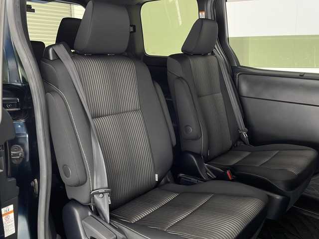 トヨタ ヴォクシー ZS 煌Ⅱ 宮崎県 2020(令2)年 2.8万km ブラッキッシュアゲハガラスフレーク Toyota Safety Sense/〇プリクラシュセーフティ/〇レーンディパーチャーアラート/〇パーキングサポートブレーキ/〇クリアランスソナー/〇オートマチックハイビーム/〇先行車発進告知/純正7インチSDナビ/フルセグTV/CD/DVD/Bluetooth/社外後席フリップダウンモニター/両側パワースライドドア/クルーズコントロール/ビルトインETC/純正16インチAW/スマートキー×2/アイドリングストップ