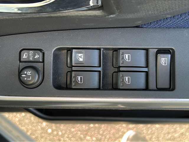 トヨタ ルーミー カスタムG 鹿児島県 2019(令1)年 5万km パールホワイトⅢ ナビ/ETC/バックカメラ/両側パワースライドドア/クルーズコントロール/Bluetooth接続/フルセグTV/プッシュスタート/スマートキー/アイドリングストップ/純正フロアマット/純正14インチアルミホイール/横滑り防止装置/オートライト/コーナーセンサー