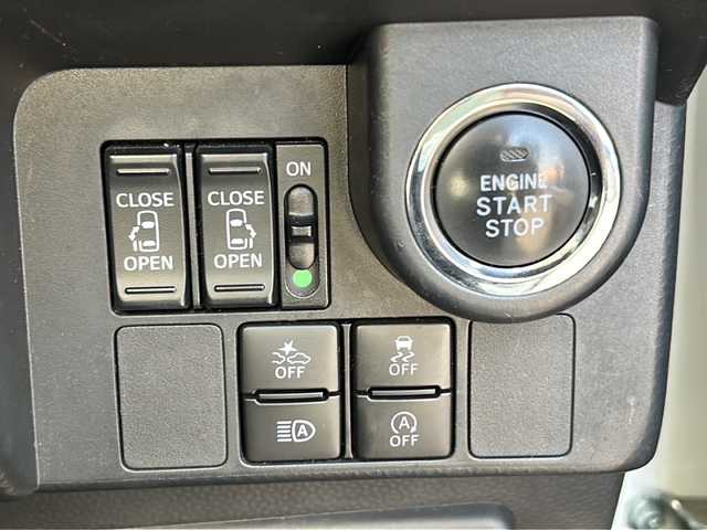 トヨタ ルーミー カスタムG 鹿児島県 2019(令1)年 5万km パールホワイトⅢ ナビ/ETC/バックカメラ/両側パワースライドドア/クルーズコントロール/Bluetooth接続/フルセグTV/プッシュスタート/スマートキー/アイドリングストップ/純正フロアマット/純正14インチアルミホイール/横滑り防止装置/オートライト/コーナーセンサー