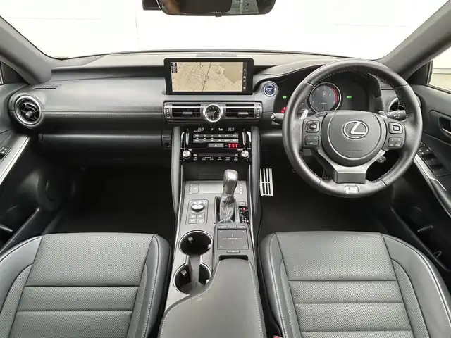 レクサス ＩＳ 300h Fスポーツ 茨城県 2021(令3)年 5.7万km ホワイトノーヴァガラスフレーク 三眼ＬＥＤ/Ｆスポーツ/純正ナビ/Bluetooth接続/フルセグTV/全方位カメラ/前方ドライブレコーダー/レーダークルーズコントロール/パドルシフト/本革シート/シートヒーター/パワーバックドア/ビルトインＥＴＣ/パドルシフト