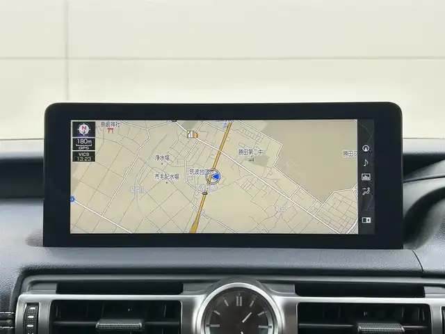 レクサス ＩＳ 300h Fスポーツ 茨城県 2021(令3)年 5.7万km ホワイトノーヴァガラスフレーク 三眼ＬＥＤ/Ｆスポーツ/純正ナビ/Bluetooth接続/フルセグTV/全方位カメラ/前方ドライブレコーダー/レーダークルーズコントロール/パドルシフト/本革シート/シートヒーター/パワーバックドア/ビルトインＥＴＣ/パドルシフト
