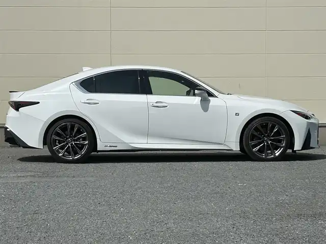 レクサス ＩＳ 300h Fスポーツ 茨城県 2021(令3)年 5.7万km ホワイトノーヴァガラスフレーク 三眼ＬＥＤ/Ｆスポーツ/純正ナビ/Bluetooth接続/フルセグTV/全方位カメラ/前方ドライブレコーダー/レーダークルーズコントロール/パドルシフト/本革シート/シートヒーター/パワーバックドア/ビルトインＥＴＣ/パドルシフト