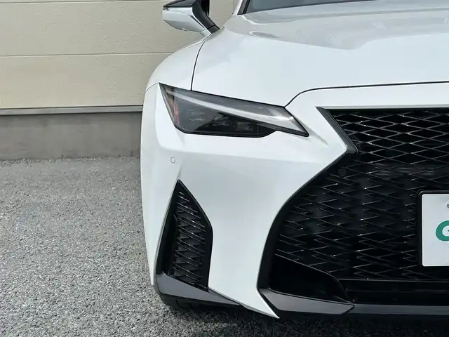 レクサス ＩＳ 300h Fスポーツ 茨城県 2021(令3)年 5.7万km ホワイトノーヴァガラスフレーク 三眼ＬＥＤ/Ｆスポーツ/純正ナビ/Bluetooth接続/フルセグTV/全方位カメラ/前方ドライブレコーダー/レーダークルーズコントロール/パドルシフト/本革シート/シートヒーター/パワーバックドア/ビルトインＥＴＣ/パドルシフト