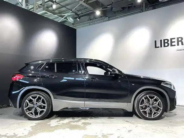ＢＭＷ Ｘ２ xDrive20i MスポーツX 道央・札幌 2018(平30)年 1.9万km サファイアブラックP ドライビング・アシスト・プラス/・ACC/ドライビング・アシスト/・レーン・ディパーチャー・ウォーニング/・前車接近警告機能/・衝突回避。被害軽減ブレーキ/リアビューカメラ/LEDヘッドライト/オートライト/シートヒーター（D/N）/パワーテールゲート/パドルシフト/純正１９インチAW/純正フロアマット/前後ドライブレコーダー/アンビエントライト/BMWヘッドアップディスプレイ/HDDナビ/ETC