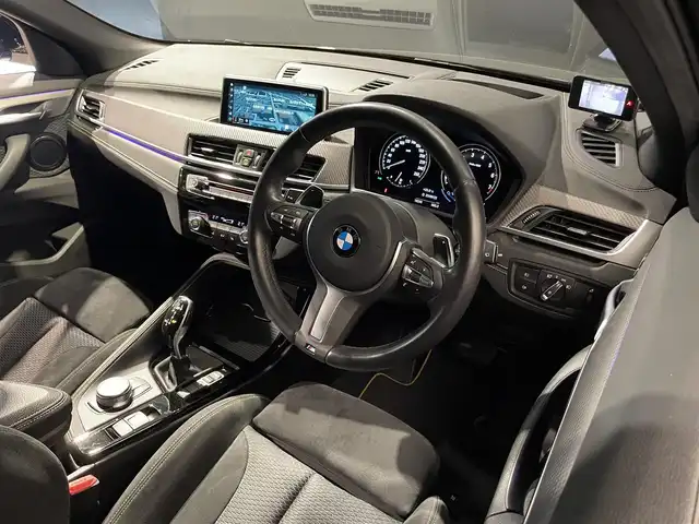 ＢＭＷ Ｘ２ xDrive20i MスポーツX 道央・札幌 2018(平30)年 1.9万km サファイアブラックP ドライビング・アシスト・プラス/・ACC/ドライビング・アシスト/・レーン・ディパーチャー・ウォーニング/・前車接近警告機能/・衝突回避。被害軽減ブレーキ/リアビューカメラ/LEDヘッドライト/オートライト/シートヒーター（D/N）/パワーテールゲート/パドルシフト/純正１９インチAW/純正フロアマット/前後ドライブレコーダー/アンビエントライト/BMWヘッドアップディスプレイ/HDDナビ/ETC