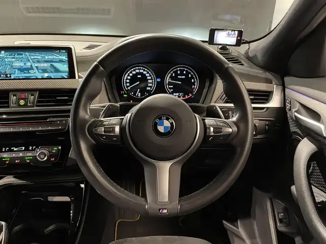 ＢＭＷ Ｘ２ xDrive20i MスポーツX 道央・札幌 2018(平30)年 1.9万km サファイアブラックP ドライビング・アシスト・プラス/・ACC/ドライビング・アシスト/・レーン・ディパーチャー・ウォーニング/・前車接近警告機能/・衝突回避。被害軽減ブレーキ/リアビューカメラ/LEDヘッドライト/オートライト/シートヒーター（D/N）/パワーテールゲート/パドルシフト/純正１９インチAW/純正フロアマット/前後ドライブレコーダー/アンビエントライト/BMWヘッドアップディスプレイ/HDDナビ/ETC