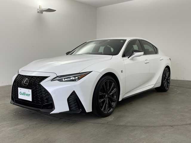 レクサス ＩＳ 300h Fスポーツ 兵庫県 2022(令4)年 2.8万km ホワイトノーヴァガラスフレーク ・10.3インチタッチワイドディスプレイナビ/・TV/CD/DVD/SD/USB/Miracast/Bluetooth/・バックカメラ/・ビルトインETC2.0/・Lexus Safety System +/・プリクラッシュセーフティ/・レーントレーシングアシスト/・オートマチックハイビーム/・レーダークルーズコントロール（全車速追従機能付）/・ロードサインアシスト/・先行車発進告知機能/・ドライバー異常時対応システム/・ブラインドスポットモニター/・パーキングサポートブレーキ/・パーキングサポートアラート/・革巻きステアリング/・ステアリングヒーター/・パドルシフト/・F SPORT専用L texスポーツシート/・前席パワーシート/・前席シートヒーター/・三眼LEDヘッドランプ/・純正フロアマット/・純正19インチアルミホイール/・リヤスポイラー